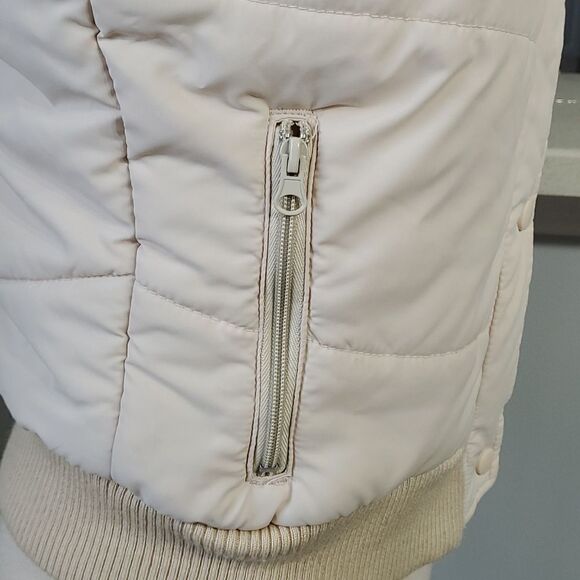 EIVISSA WOMEN'S puffer vest. Size small. Good used condition. Cream, pink & Blue - Picture 4 of 9